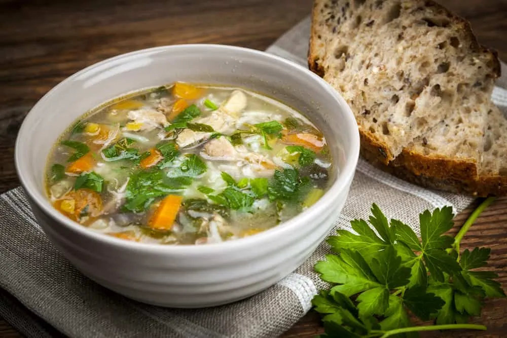 sopa de pollo